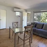 Studio House Unit In Dundas Valley
