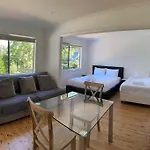 Studio House Unit In Dundas Valley